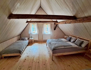 Chalupa u lesa - hrad Tol�tejn - Lu�ick� hory