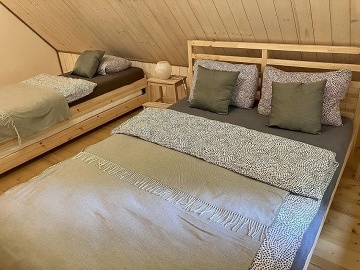 Chalupa u lesa - hrad Tol�tejn - Lu�ick� hory