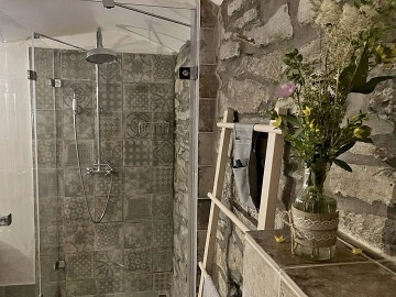 Chalupa u lesa - hrad Tol�tejn - Lu�ick� hory