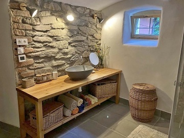 Chalupa u lesa - hrad Tol�tejn - Lu�ick� hory