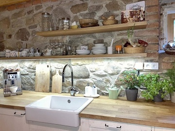 Chalupa u lesa - hrad Tol�tejn - Lu�ick� hory