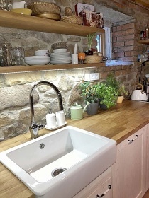 Chalupa u lesa - hrad Tol�tejn - Lu�ick� hory