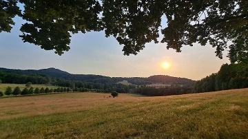 Chalupa u lesa - hrad Tol�tejn - Lu�ick� hory