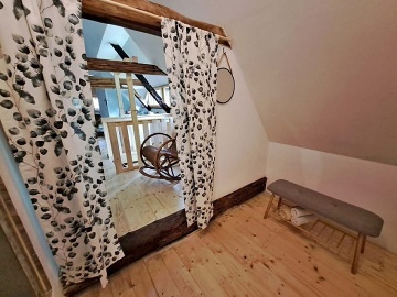 Chalupa u lesa - hrad Tol�tejn - Lu�ick� hory