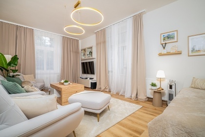 Apartm�n u kolon�dy a parking - Mari�nsk� L�zn�