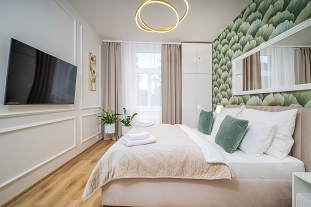 Apartm�n u kolon�dy a parking - Mari�nsk� L�zn�