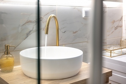 Apartm�n u kolon�dy a parking - Mari�nsk� L�zn�