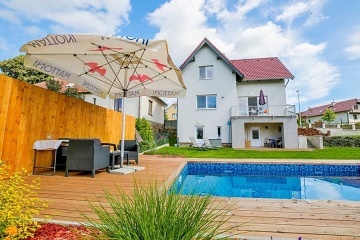 Chalupa s venkovn�m baz�nem - Vyso�ina