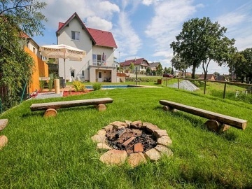 Chalupa s baz�nem - Ch�novsk� jeskyn� - Vyso�ina