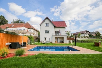 Chalupa s venkovn�m baz�nem - Vyso�ina