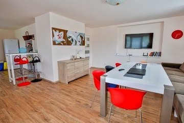 Chalupa s venkovn�m baz�nem - Vyso�ina