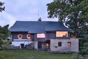 Roubenka Lesní ráj - kamna s pecí a koupací sud