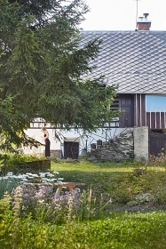 Roubenka Lesn� r�j - kamna s pec� a koupac� sud