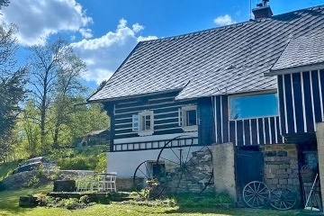 Roubenka pec a koupac� sud - u Jizersk�ch hor a Krkono�