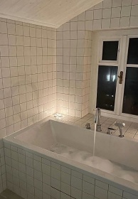 Roubenka Lesn� r�j - kamna s pec� a koupac� sud