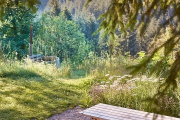 Roubenka pec a koupac� sud - u Jizersk�ch hor a Krkono�