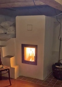 Roubenka Lesn� r�j - kamna s pec� a koupac� sud