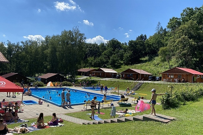 Chaty s baz�nem - Rodinn� kemp - B�l� Karpaty