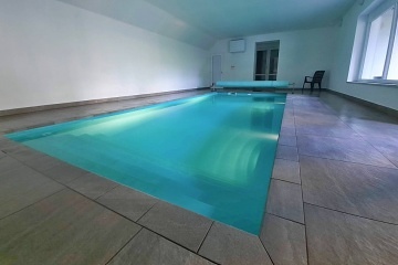 Chalupa s vnit�n�m baz�nem - p�ehrada Trn�vka