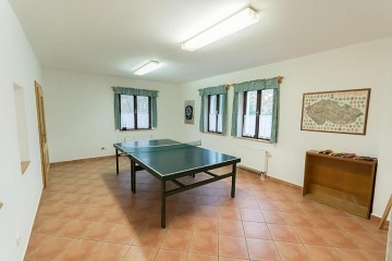 Chalupa s vnit�n�m baz�nem - p�ehrada Trn�vka