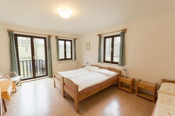 Chalupa s vnit�n�m baz�nem - p�ehrada Trn�vka