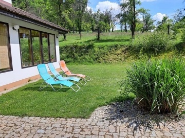 Chalupa s vnit�n�m baz�nem - p�ehrada Trn�vka