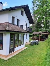 Chalupa s vnit�n�m baz�nem - p�ehrada Trn�vka