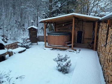 Wellness roubenka u lesa - chalupa Dlouh� str�n�
