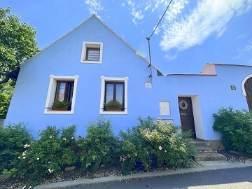 Rodinn� chalupa s uzav�en�m dvorem - NP Podyj�