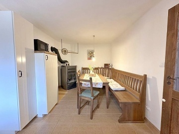 Rodinn� chalupa s uzav�en�m dvorem - NP Podyj�