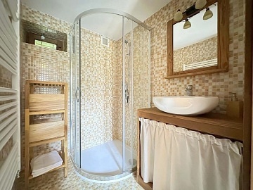 Rodinn� chalupa s uzav�en�m dvorem - NP Podyj�