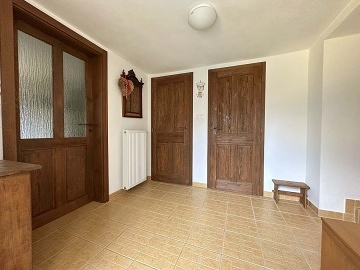 Rodinn� chalupa s uzav�en�m dvorem - NP Podyj�