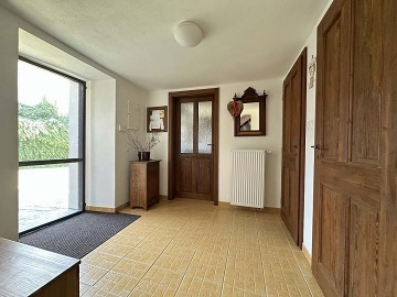 Rodinn� chalupa s uzav�en�m dvorem - NP Podyj�