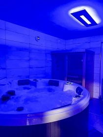 Chalupa wellness a baz�n - �umava - hrad Ka�perk