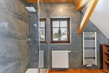 Roubenka s kachlov�mi kamny - Adr�pa�sk� sk�ly