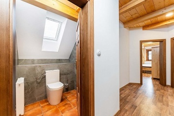 Roubenka s kachlov�mi kamny - Adr�pa�sk� sk�ly