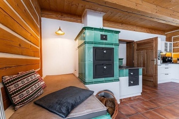 Roubenka s kachlov�mi kamny - Adr�pa�sk� sk�ly