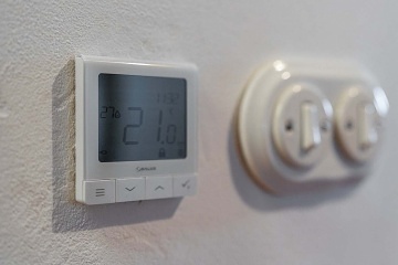 Roubenka s kachlov�mi kamny - Adr�pa�sk� sk�ly