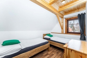 Roubenka s kachlov�mi kamny - Adr�pa�sk� sk�ly