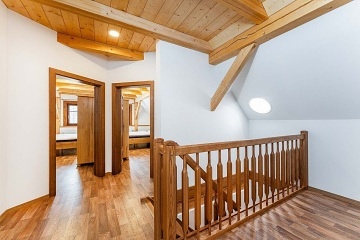 Roubenka s kachlov�mi kamny - Adr�pa�sk� sk�ly