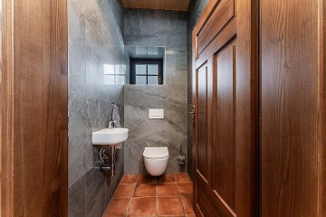 Roubenka s kachlov�mi kamny - Adr�pa�sk� sk�ly