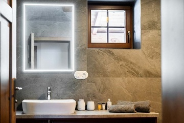 Roubenka s kachlov�mi kamny - Adr�pa�sk� sk�ly