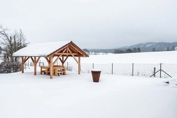 Roubenka s kachlov�mi kamny - Adr�pa�sk� sk�ly