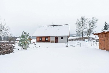 Roubenka s kachlov�mi kamny - Adr�pa�sk� sk�ly