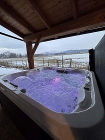 Roubenka s kachlov�mi kamny - Adr�pa�sk� sk�ly