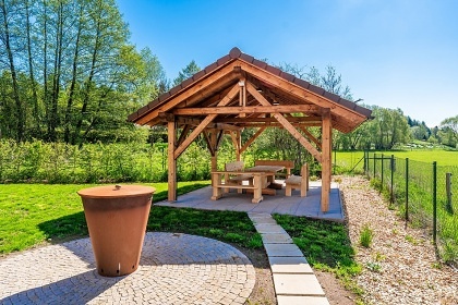 Roubenka s kachlov�mi kamny - Adr�pa�sk� sk�ly