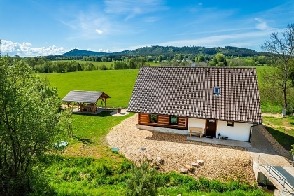 Roubenka s kachlov�mi kamny - Adr�pa�sk� sk�ly