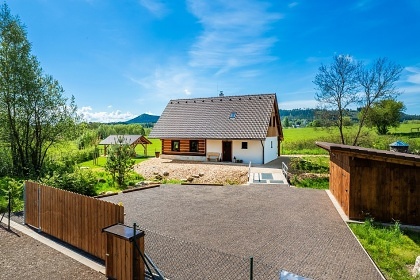 Roubenka s kachlov�mi kamny - Adr�pa�sk� sk�ly