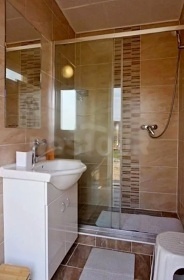 Chata a glamping vinn� sklep a baz�n - Znojemsko