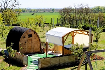Chata a glamping - vinn� sklep a baz�n - Znojemsko